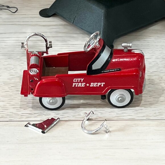 Golden Wheel Die Cast Metal City Fire Dept Truck Pedal Car Kiddie Toy - Picture 4 of 7